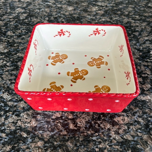 GRACES BAKE SHOP 8X8 GINGERBREAD AND CANDY CANE CASSEROLE BAKING DISH - Picture 1 of 6